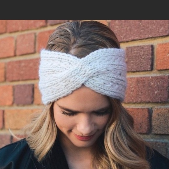 ❤️🎉final price drop🎉🎉 Ivory Twist Headband - Picture 2 of 3